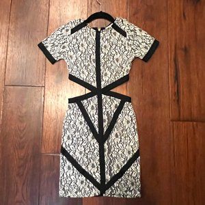TOBI CUT-OUT FLORAL SHORT SLEEVE MINI DRESS, SIZE US SMALL, BLACK/WHITE
